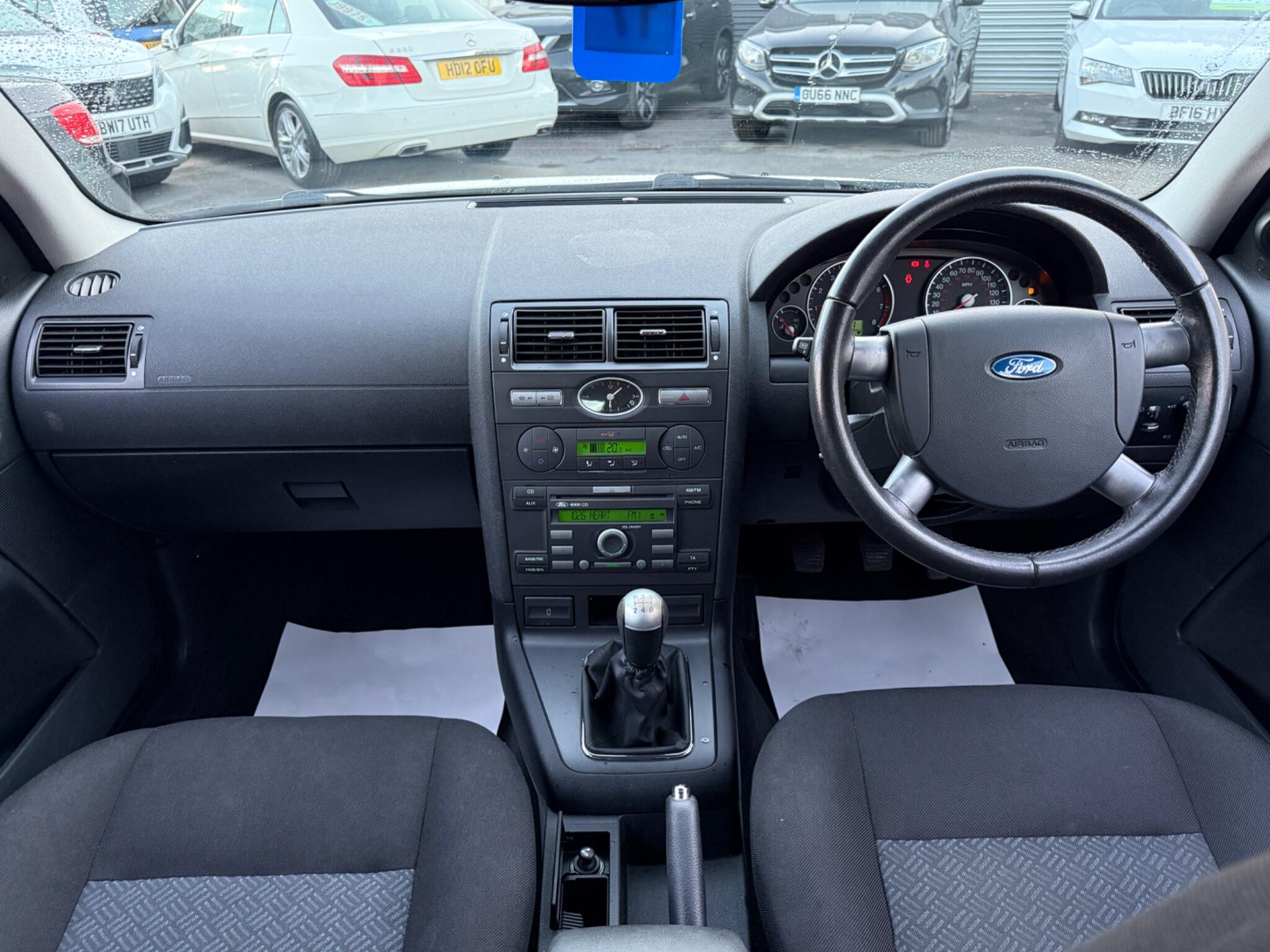 Ford Mondeo - Image 32