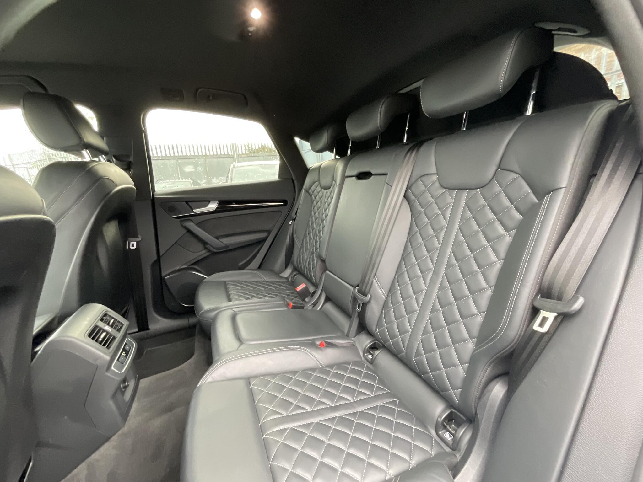 Audi Q5 view 14