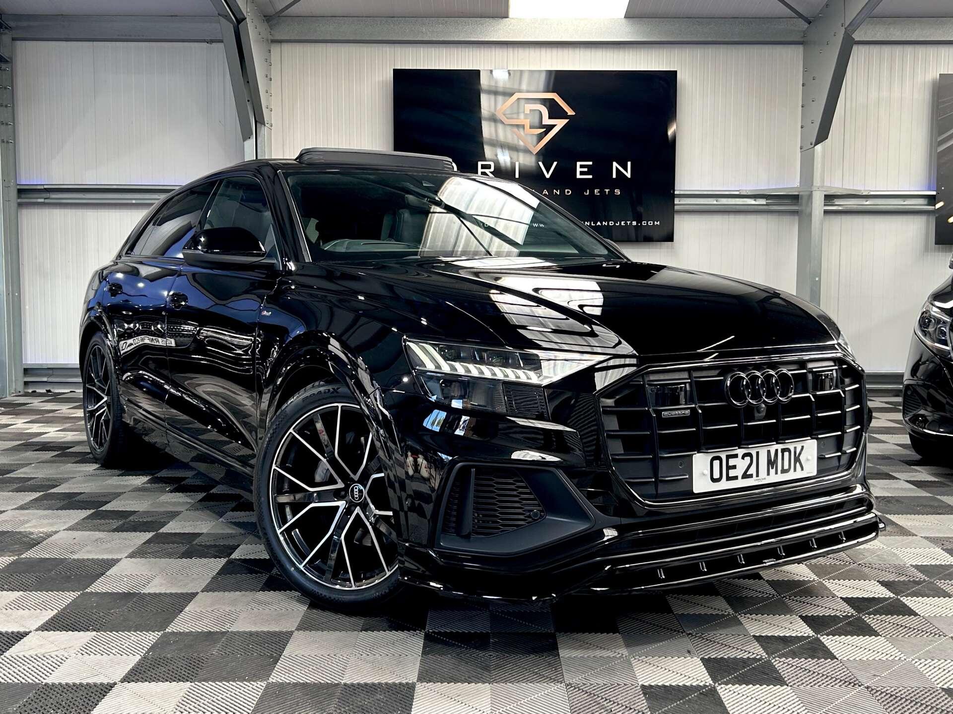 Audi Q8 view 7