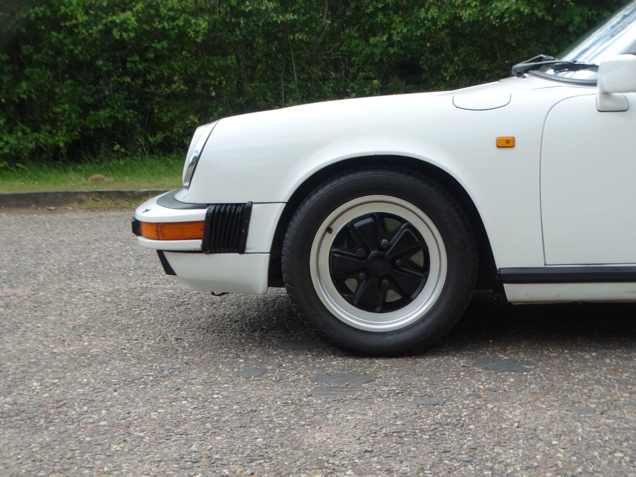Porsche 911 view 5