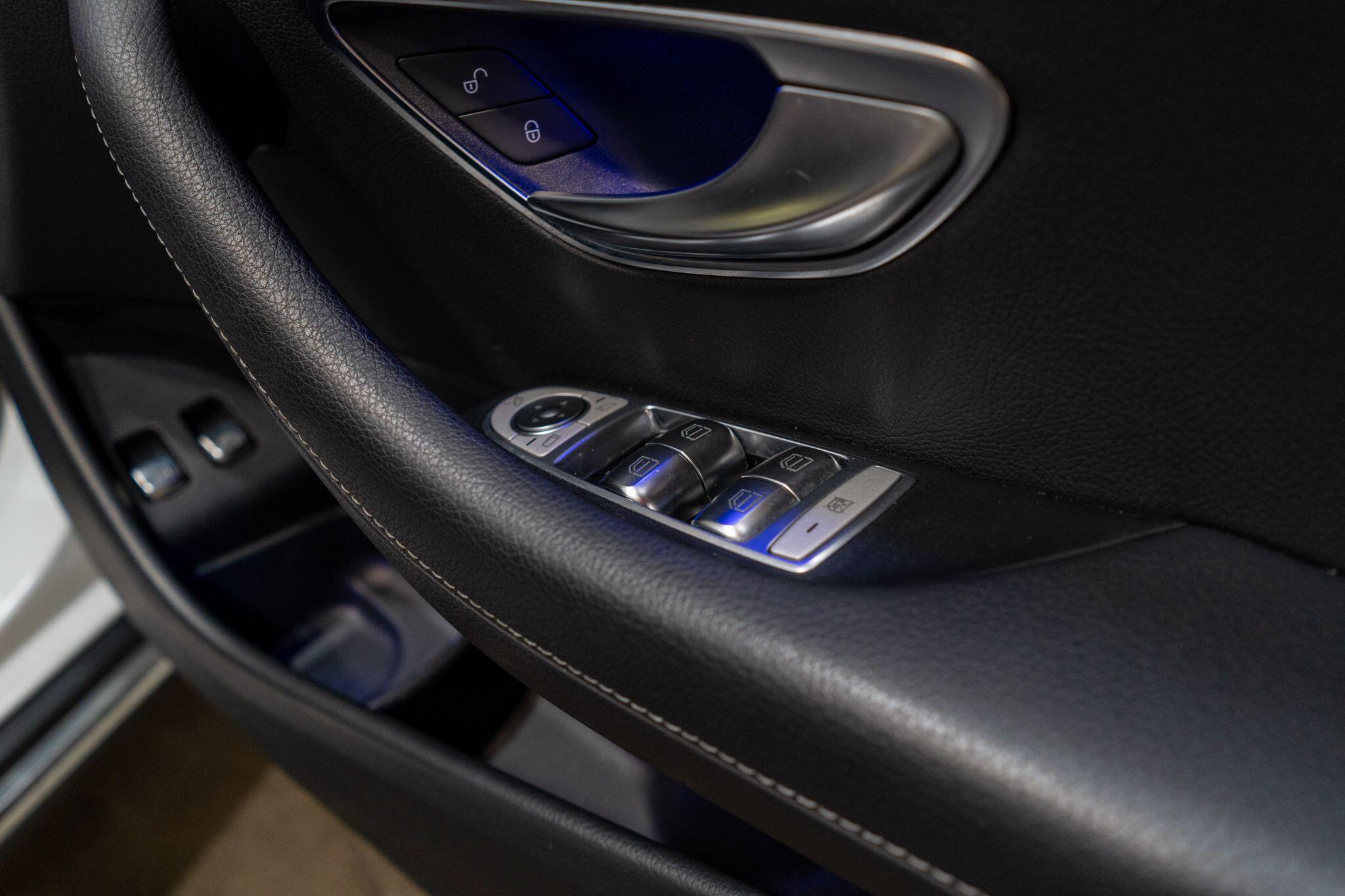 Mercedes-Benz E-Class view 41