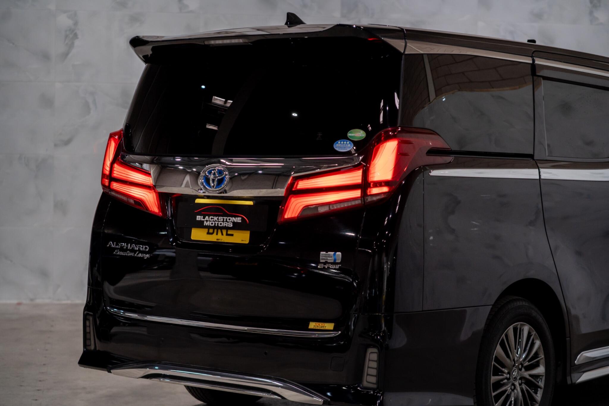 Toyota Alphard view 10