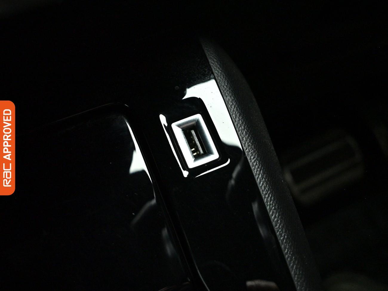 Peugeot e-208 view 17