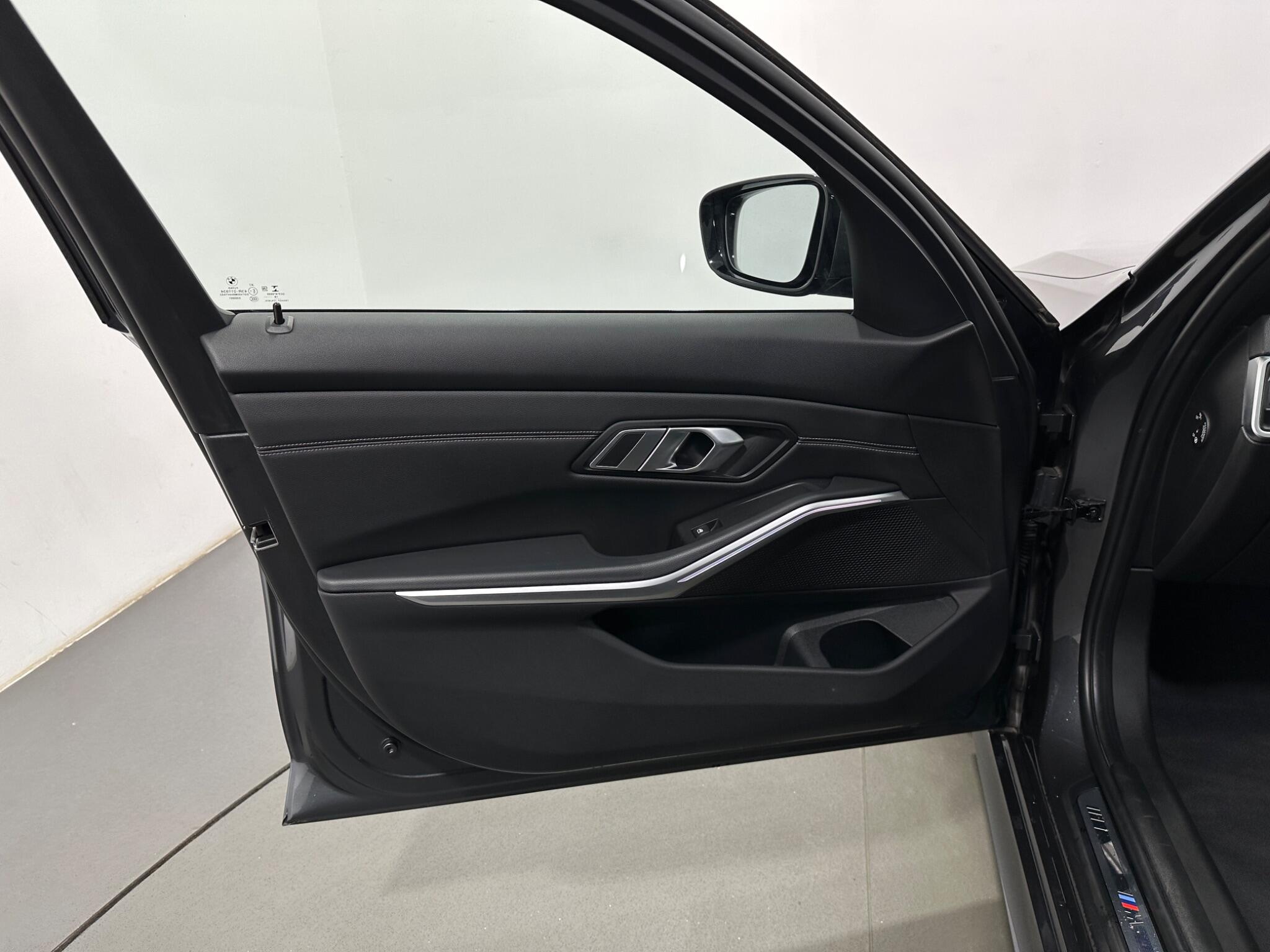 BMW 3 Series view 39