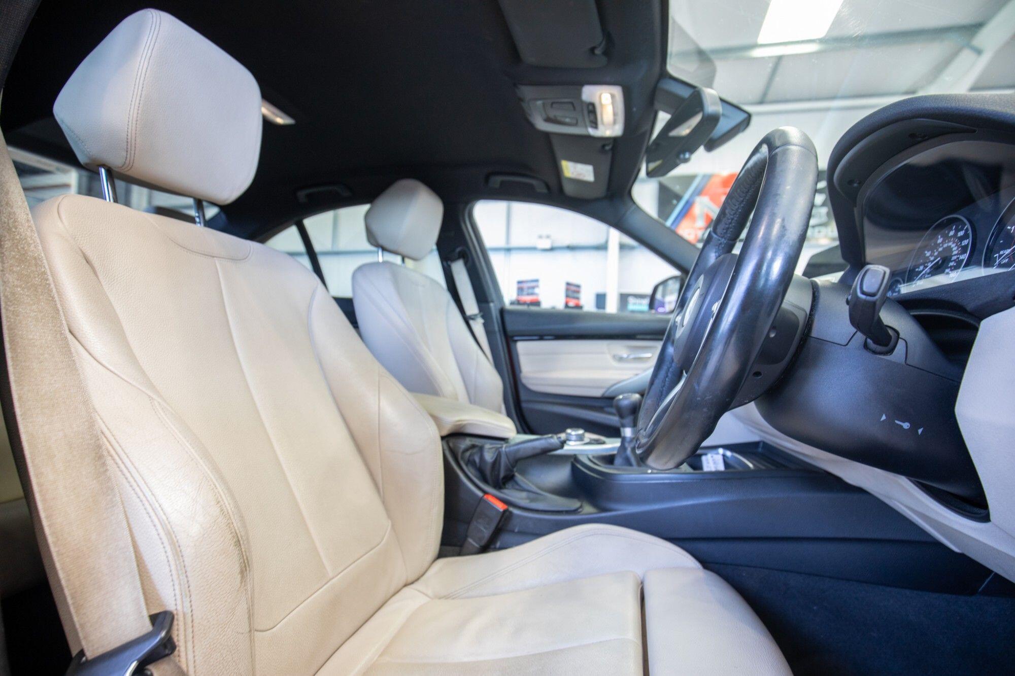 BMW 3 Series view 12