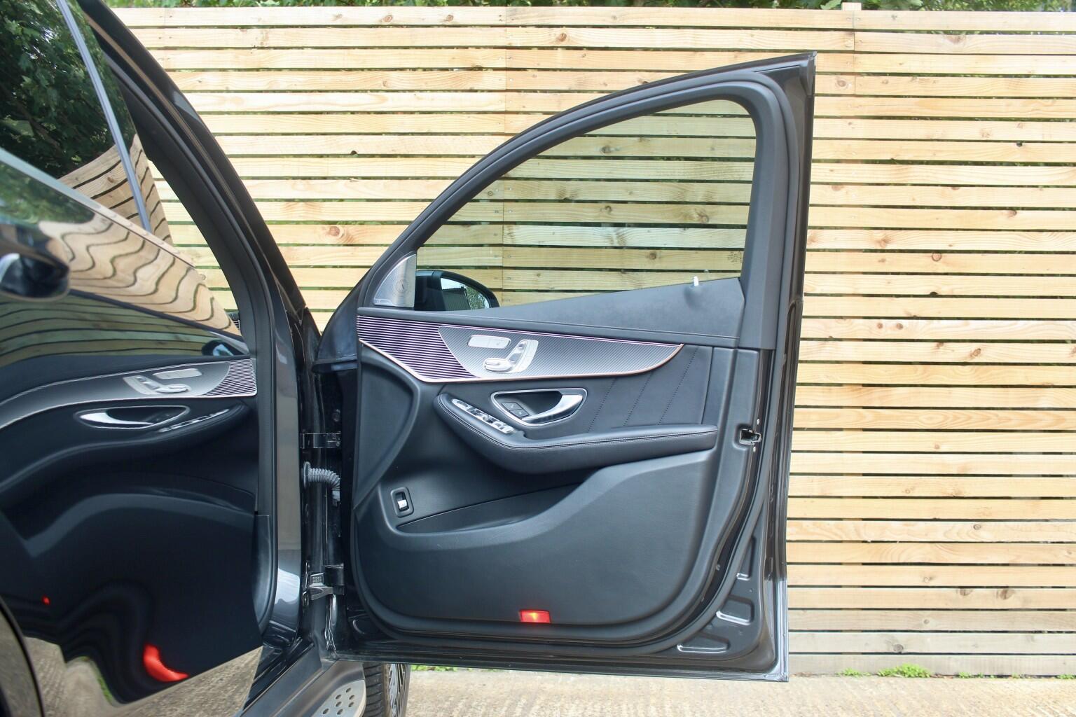 Mercedes-Benz Eqc view 41