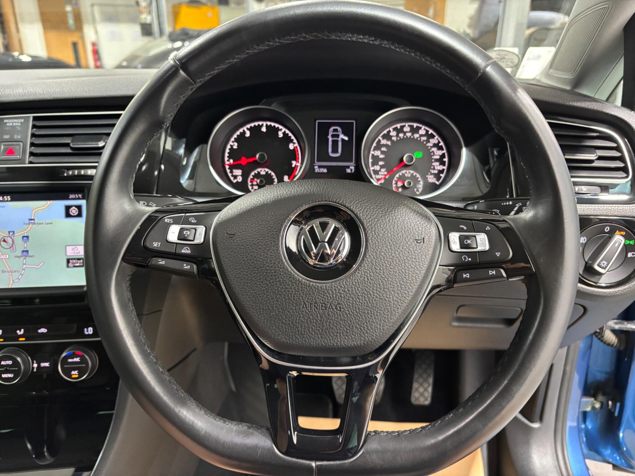 Volkswagen Golf view 26