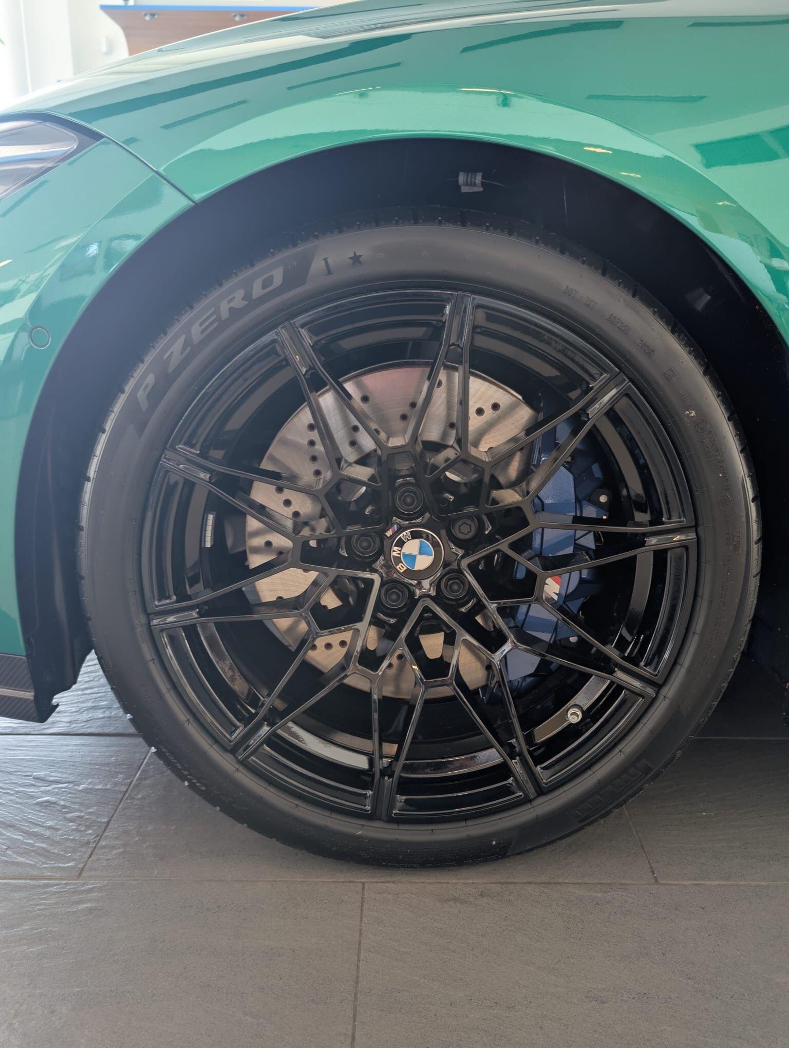 BMW M4 view 4