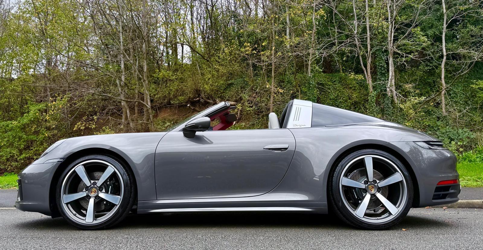 Porsche 911 view 4