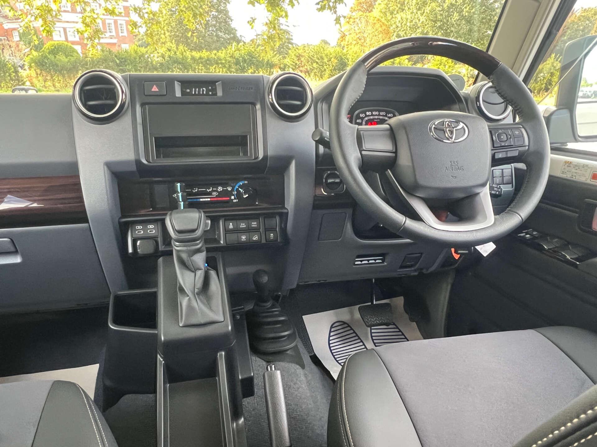 Toyota Land Cruiser view 7
