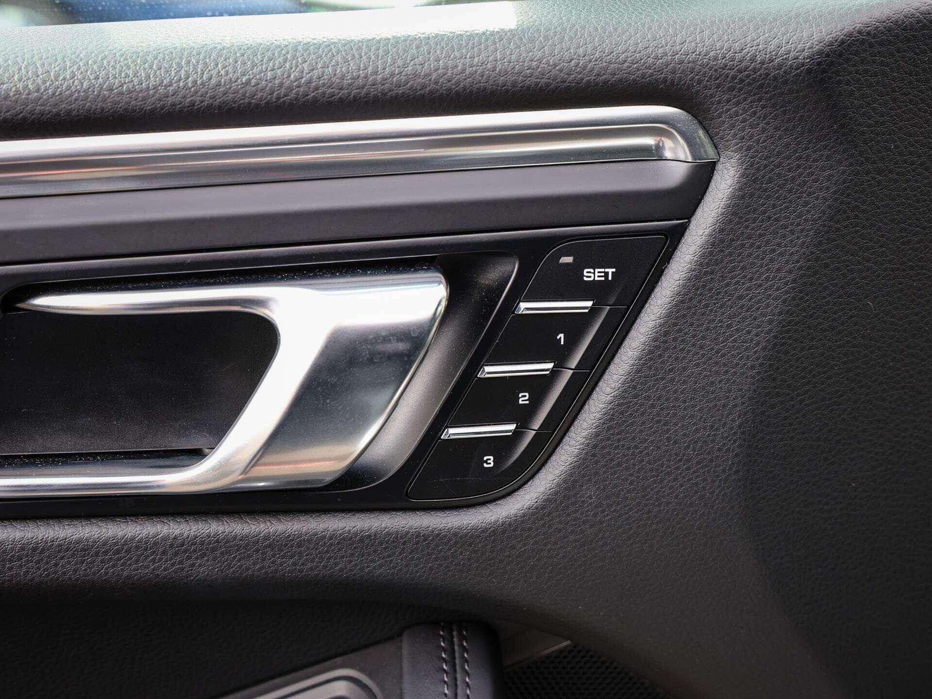 Porsche Macan view 19