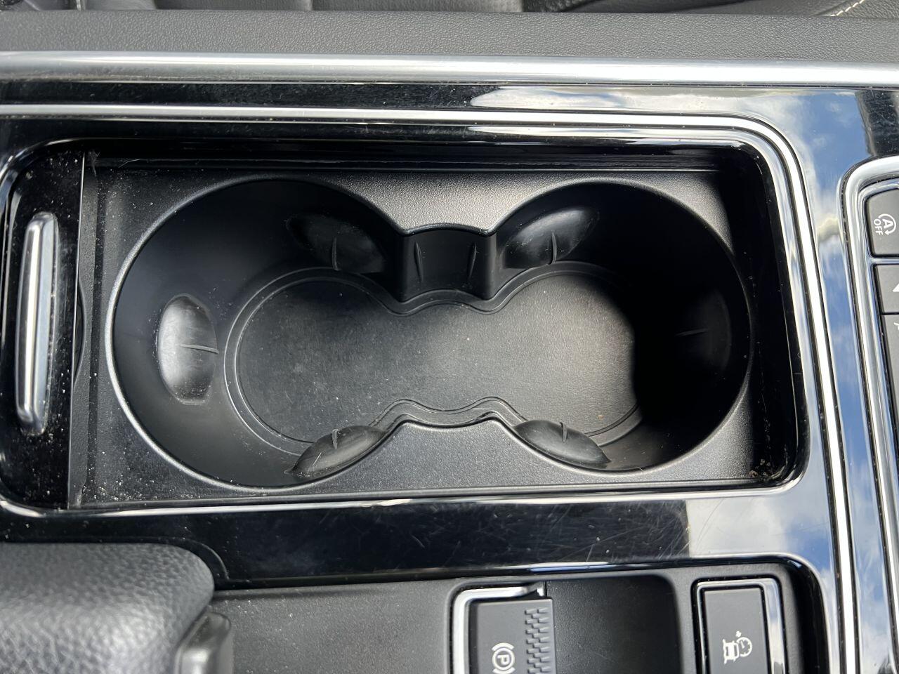 Jaguar XF view 32
