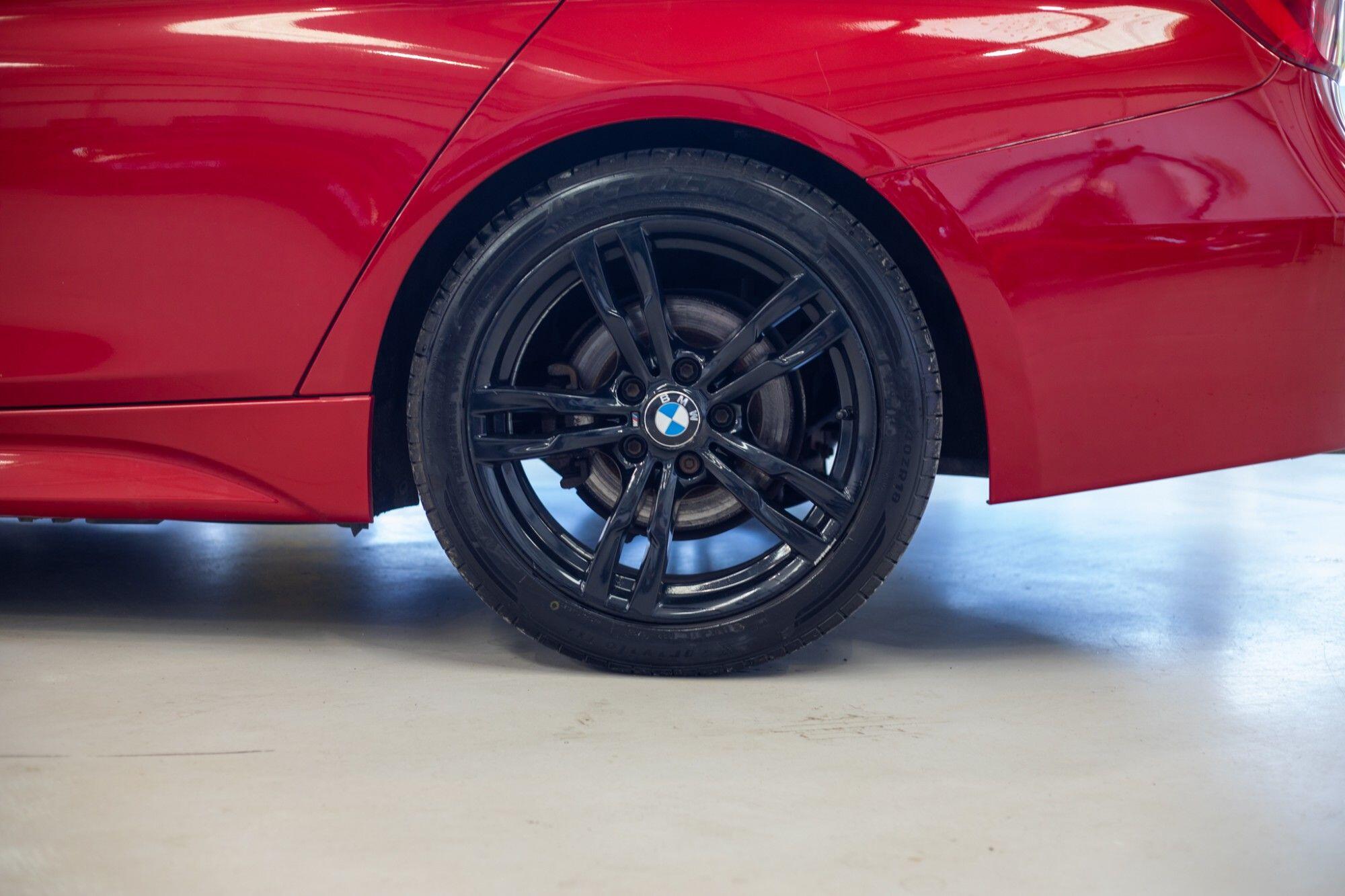 BMW 3 Series view 6