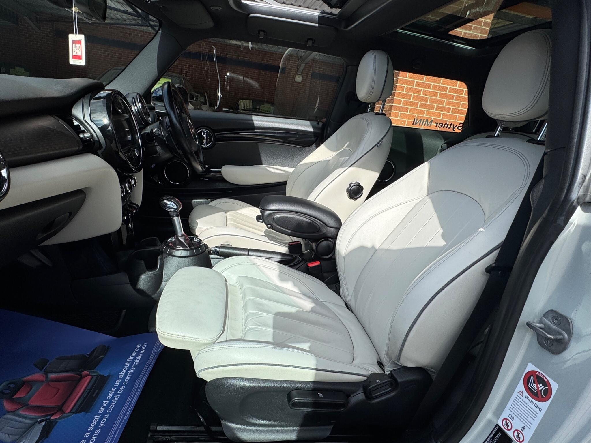 Mini Hatch view 9