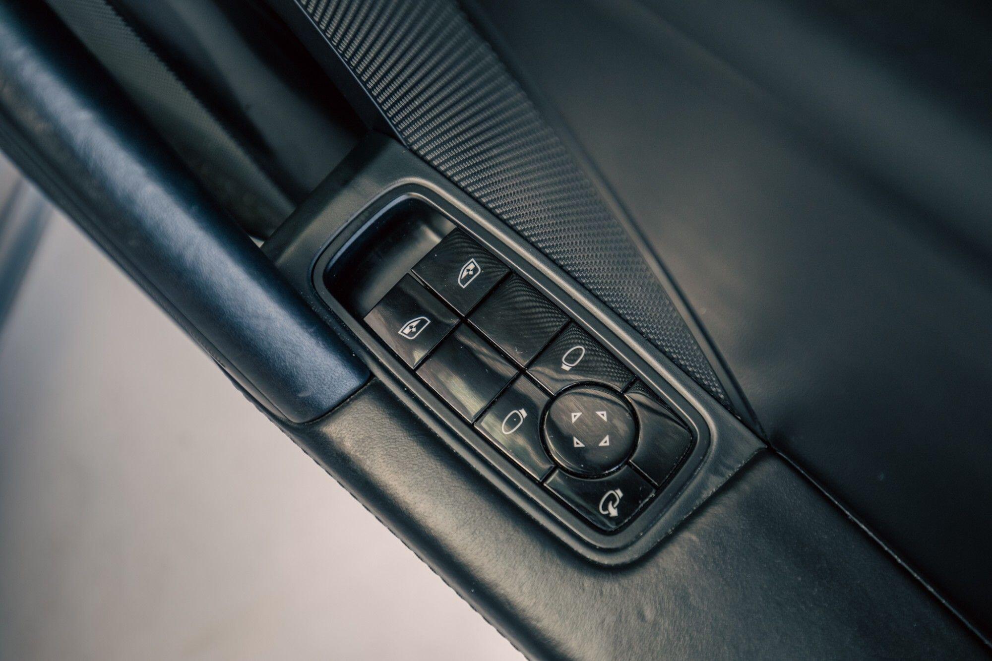 Porsche 911 view 13