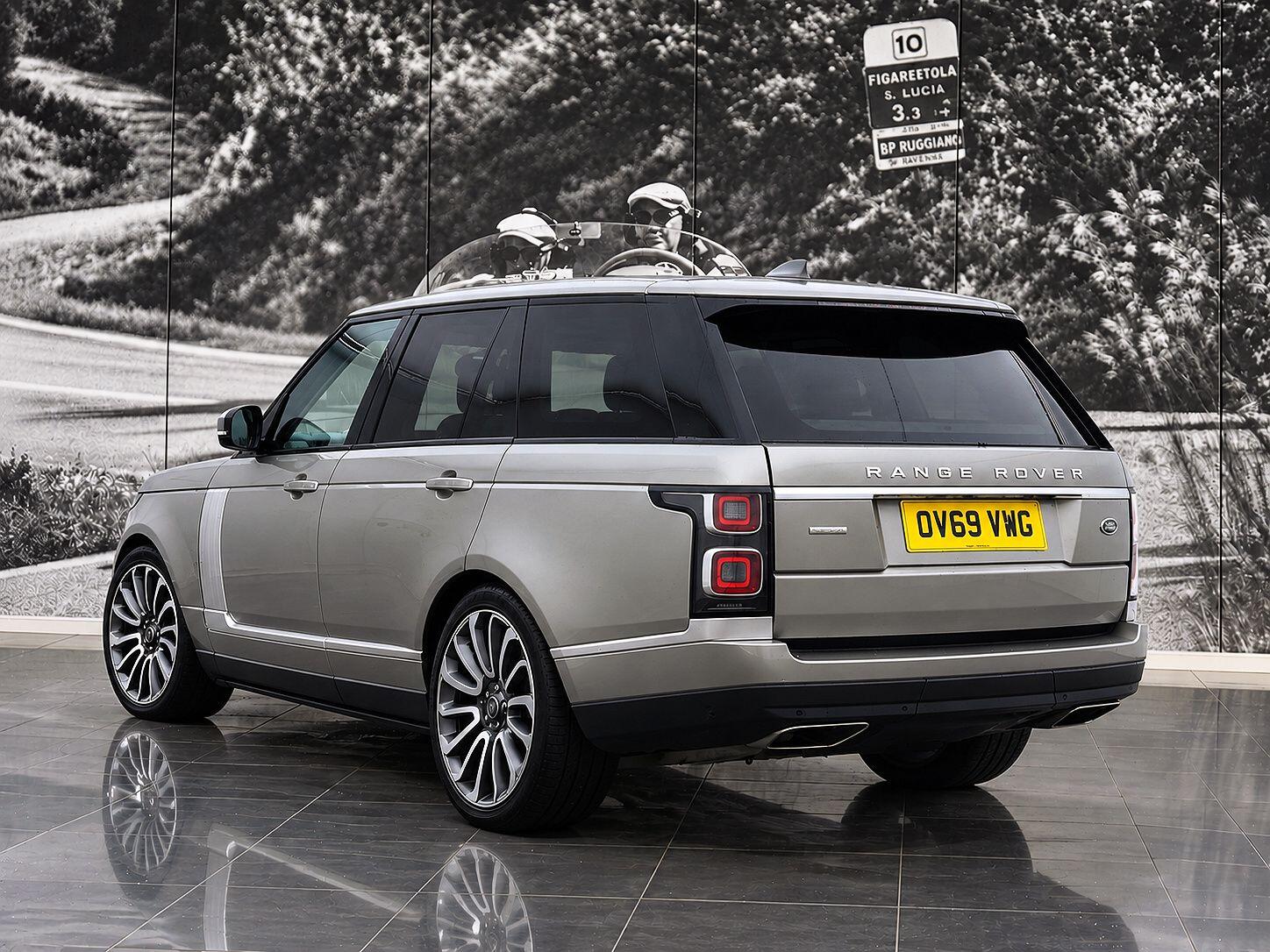 Land Rover Range Rover view 3