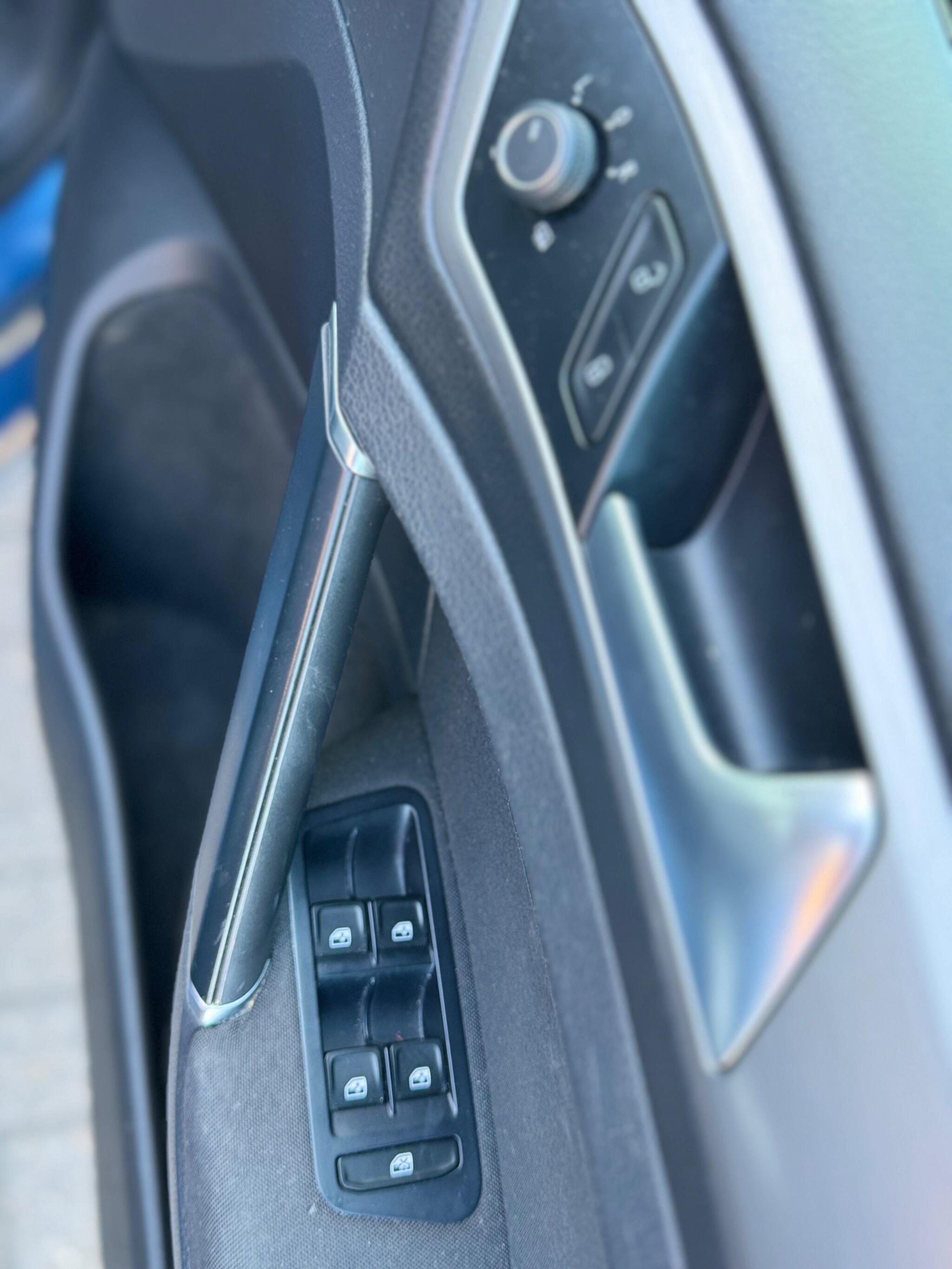 Volkswagen Golf view 20