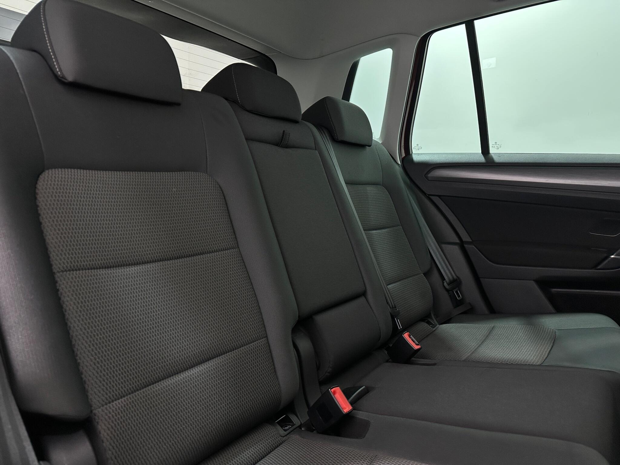 Volkswagen Golf Sportsvan view 42