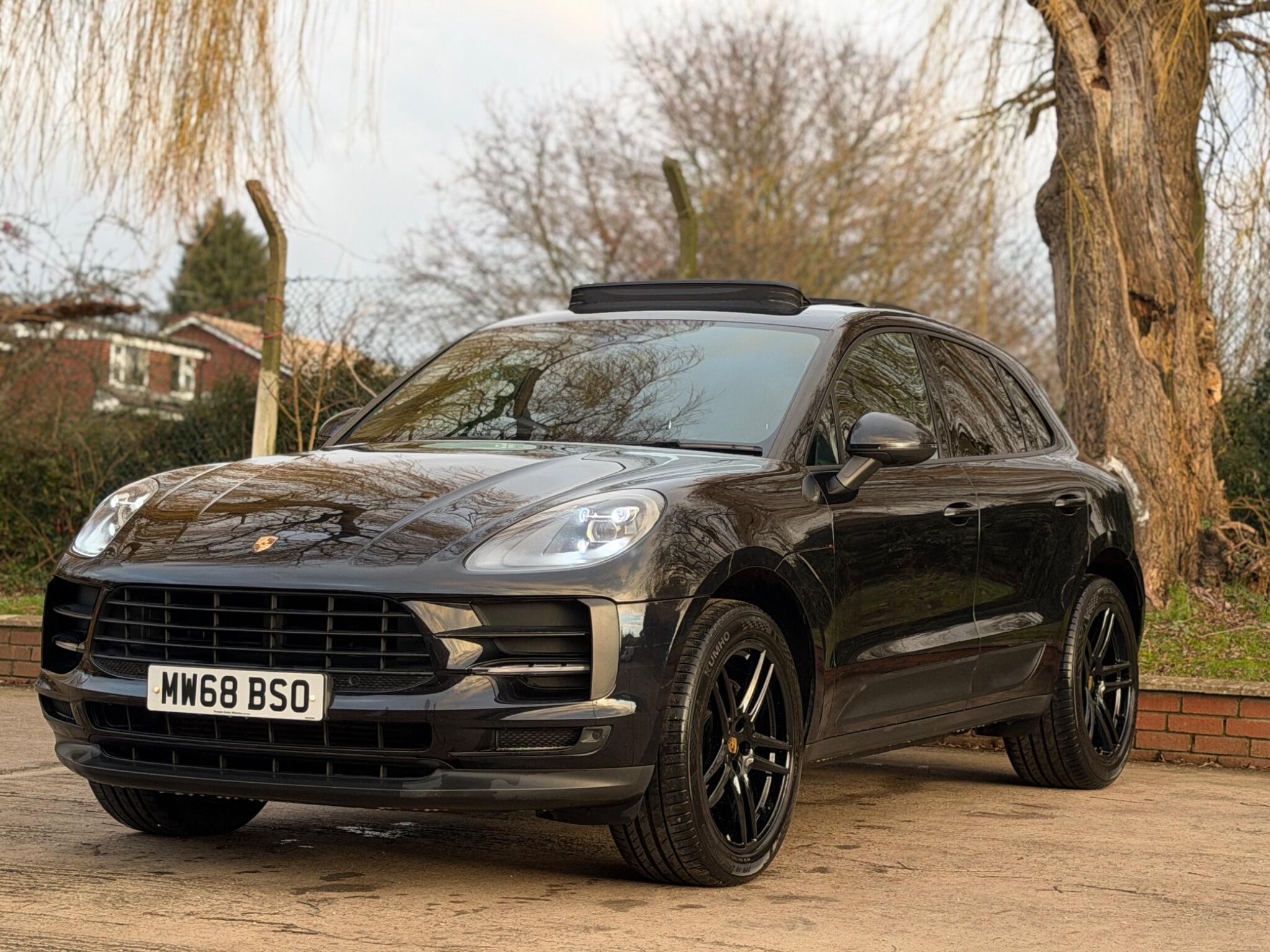 Porsche Macan view 3