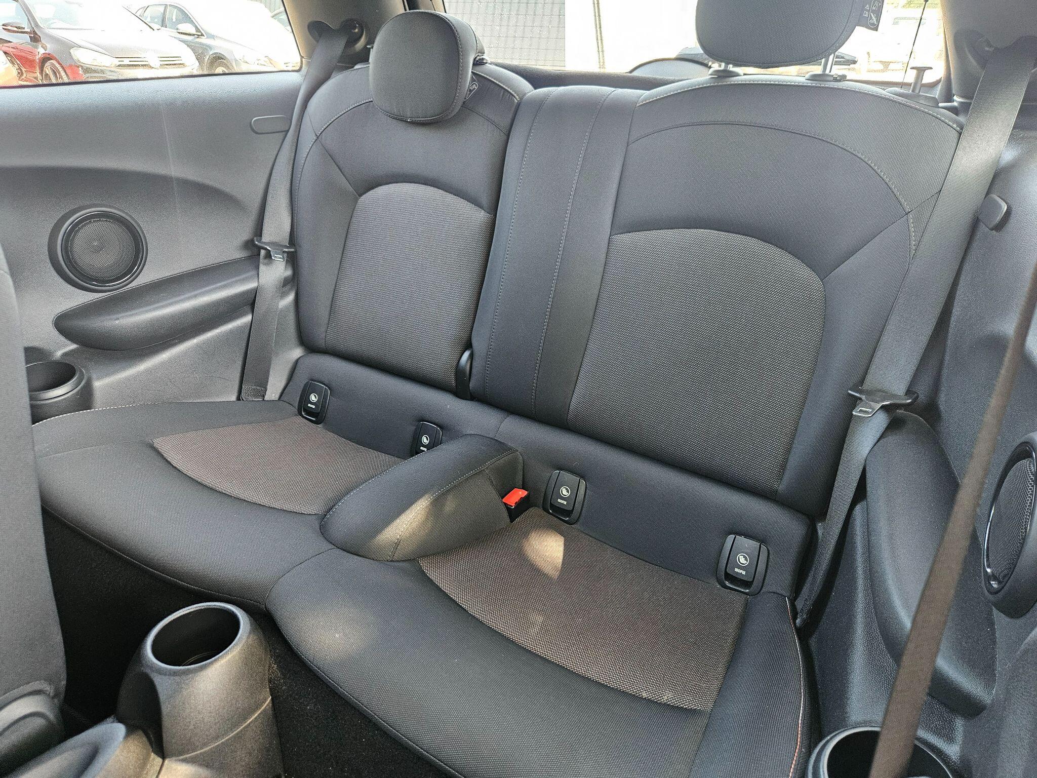 2018 MINI Hatch image 40