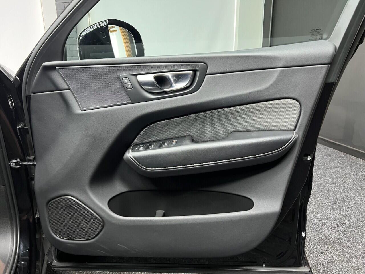 Volvo XC60 view 26