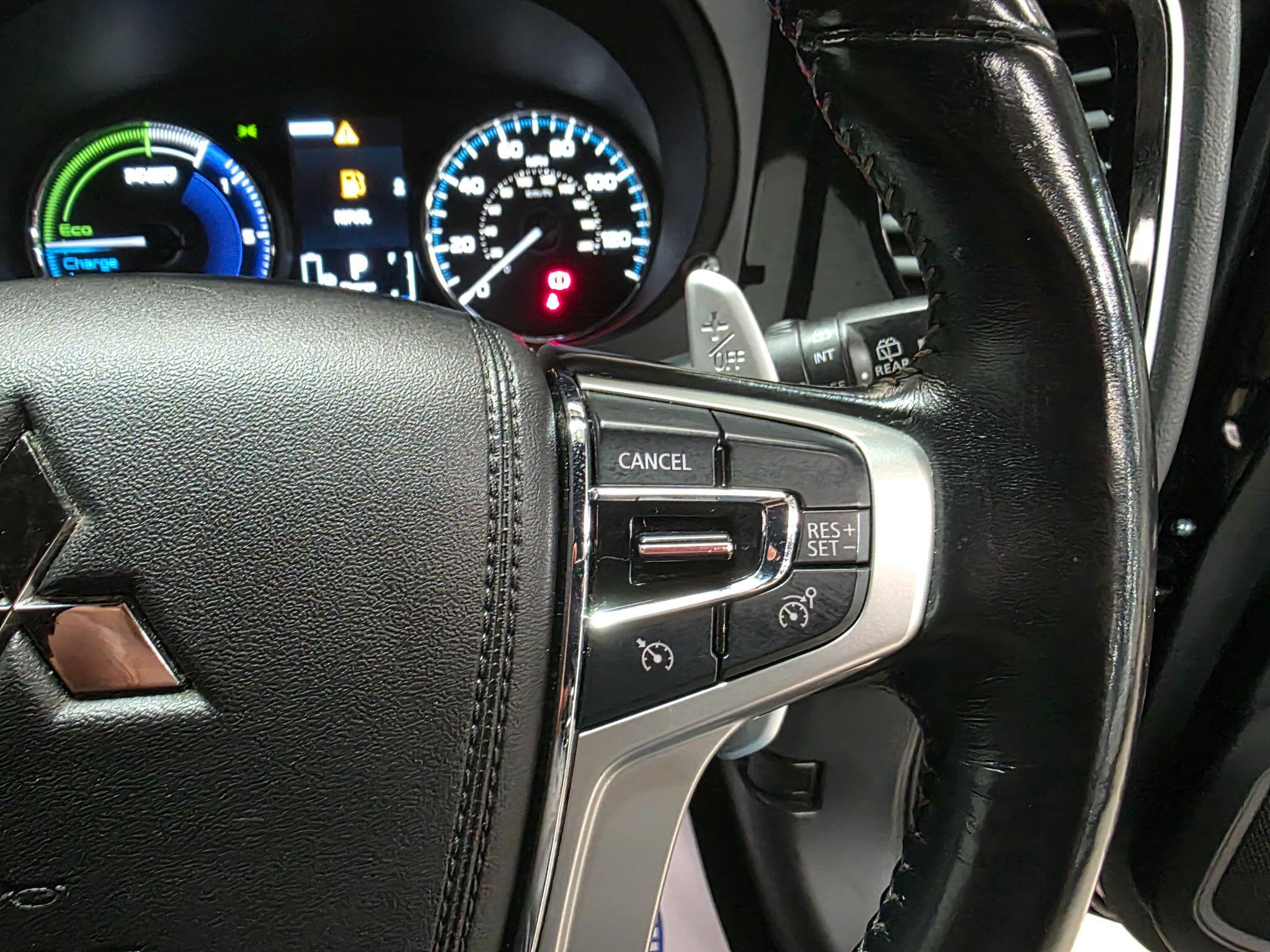 Mitsubishi Outlander view 16