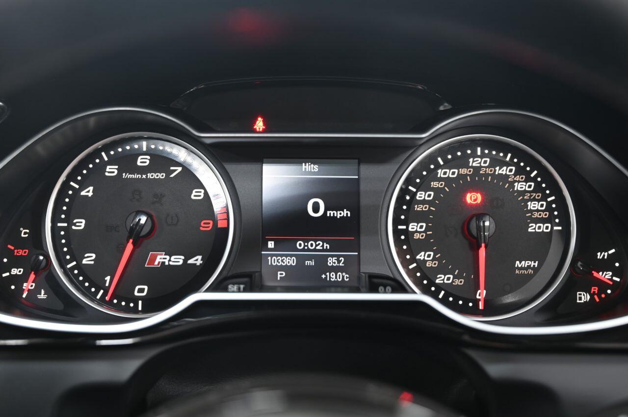 Audi RS4 Avant view 16