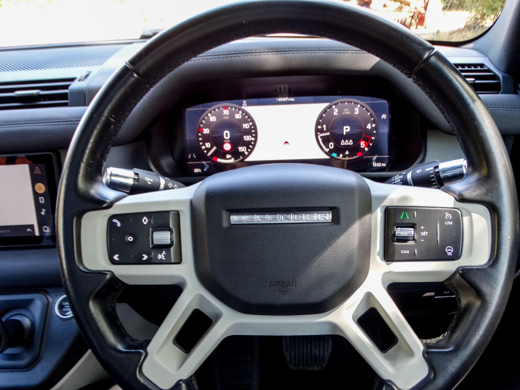 Land Rover Defender 90 view 7
