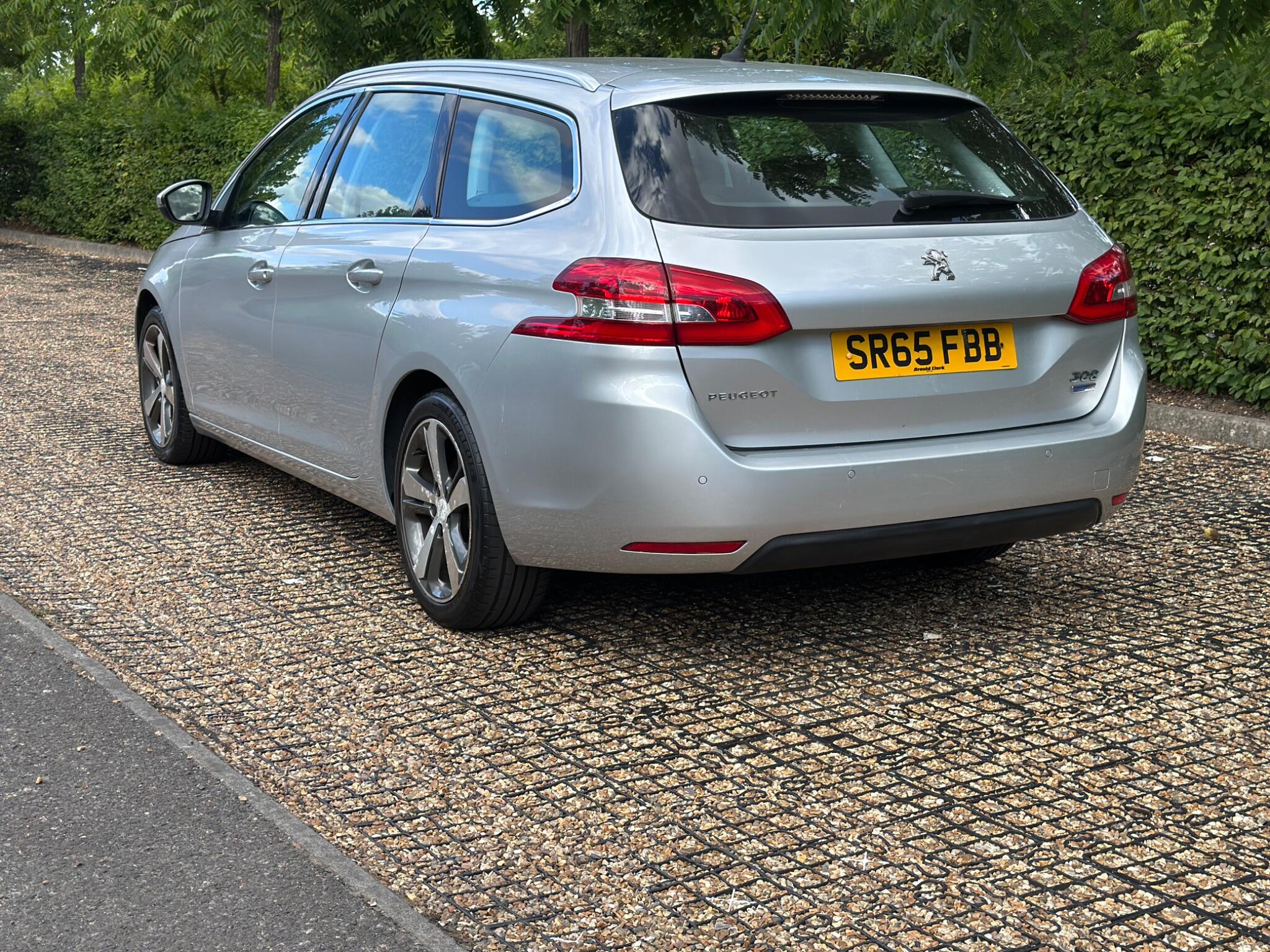Peugeot 308 view 4