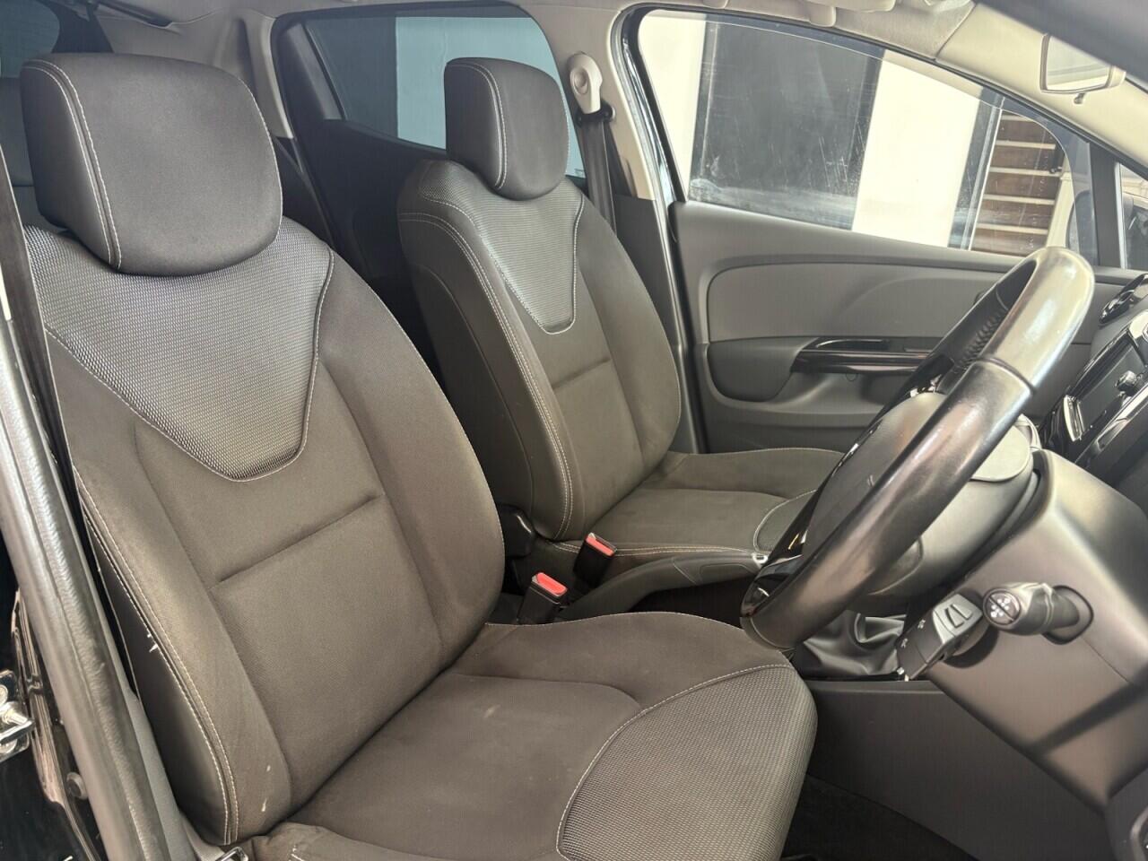 Renault Clio view 11