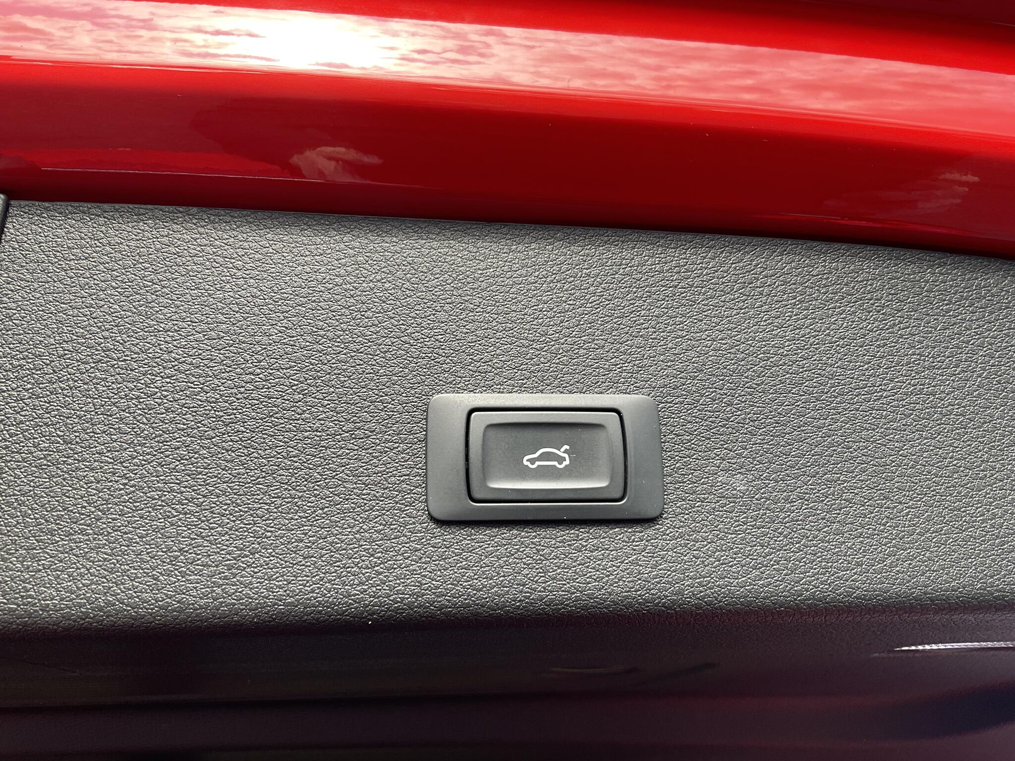Audi E-Tron view 21