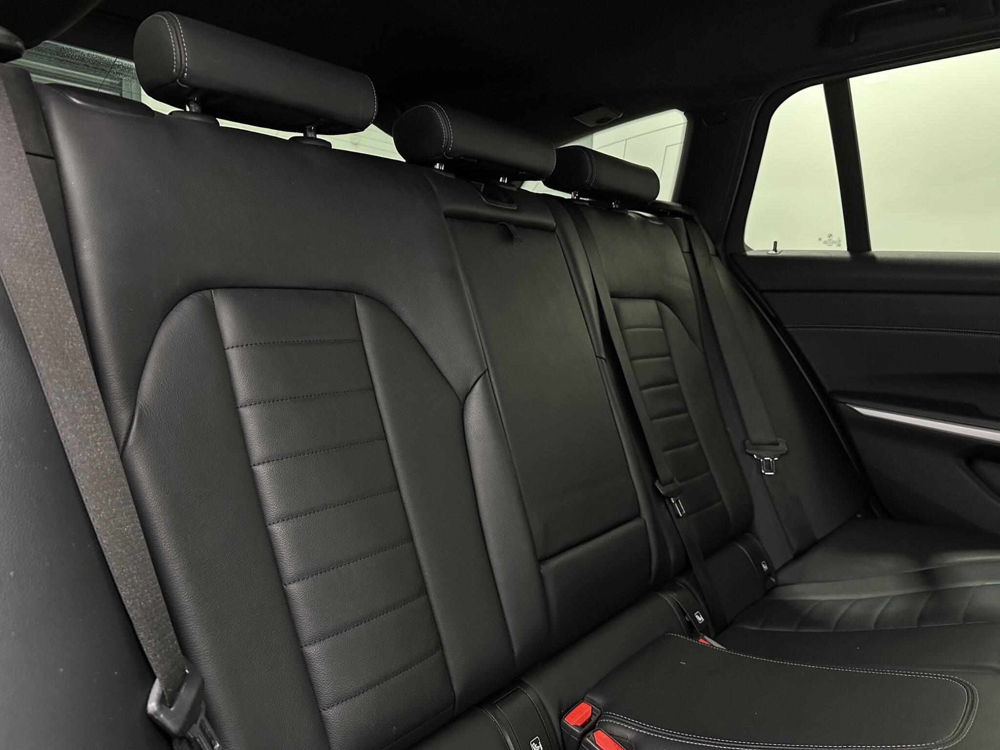 BMW 3 Series view 42
