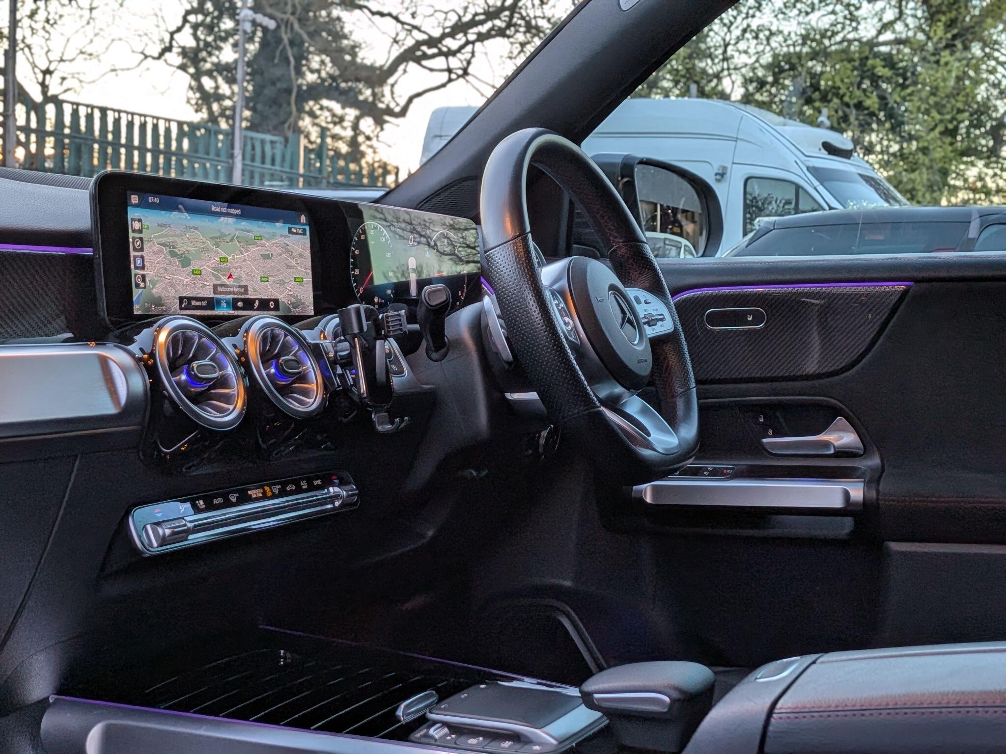 Mercedes-Benz GLB view 21