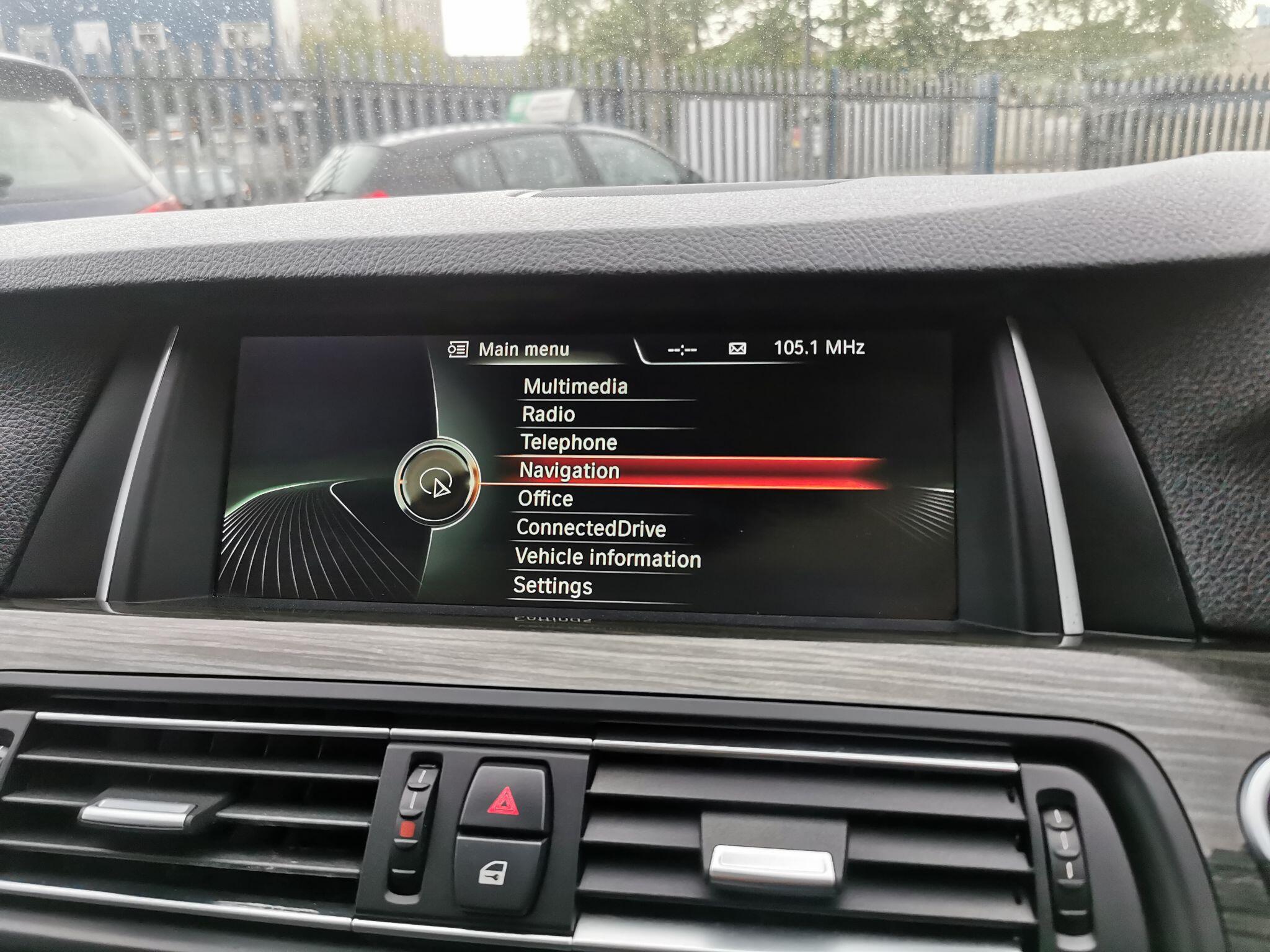 BMW 5 Series view 32