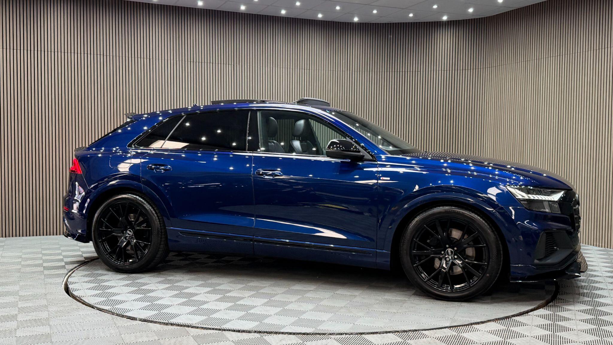 Audi Q8 view 39