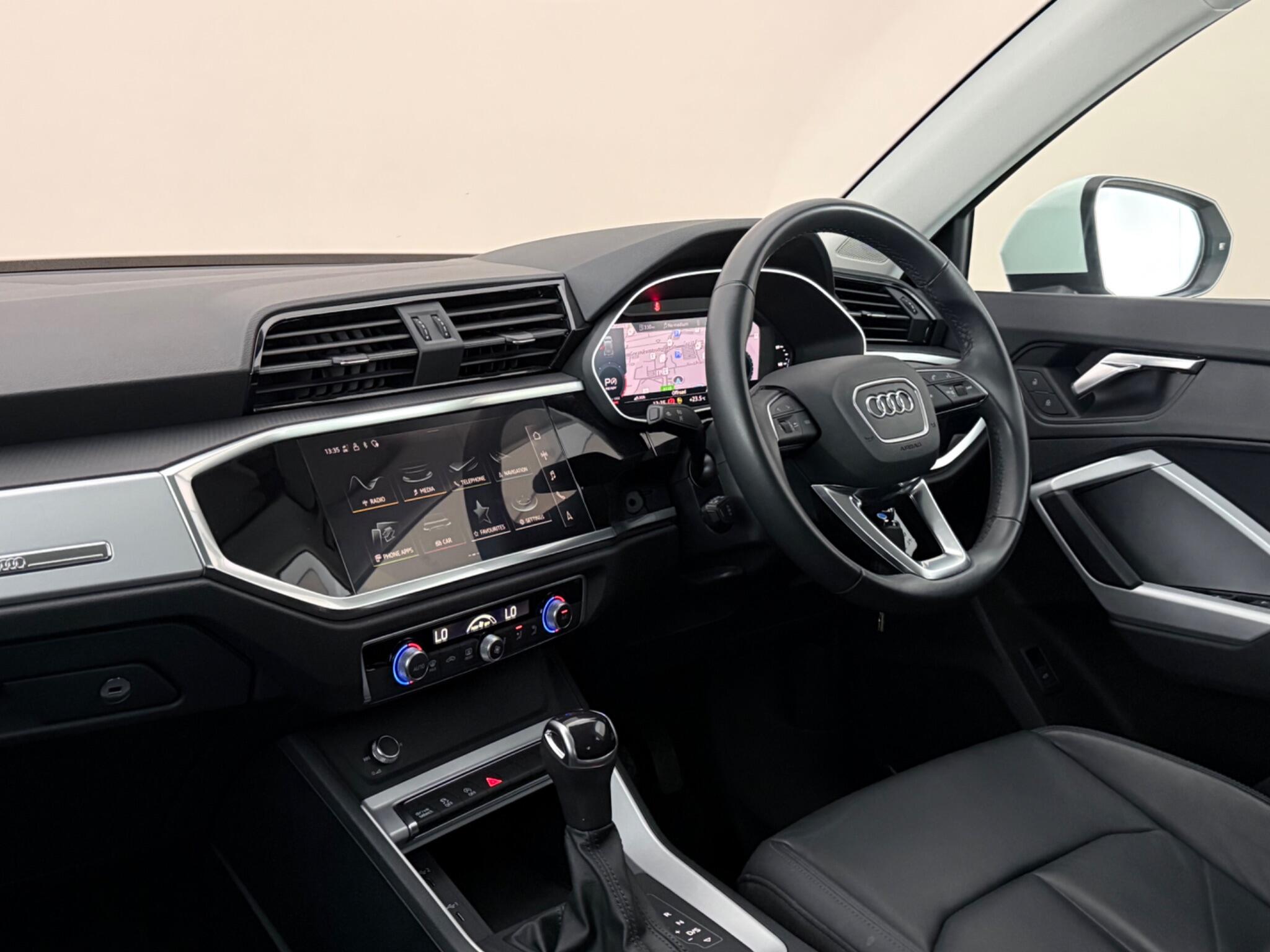 Audi Q3 view 4