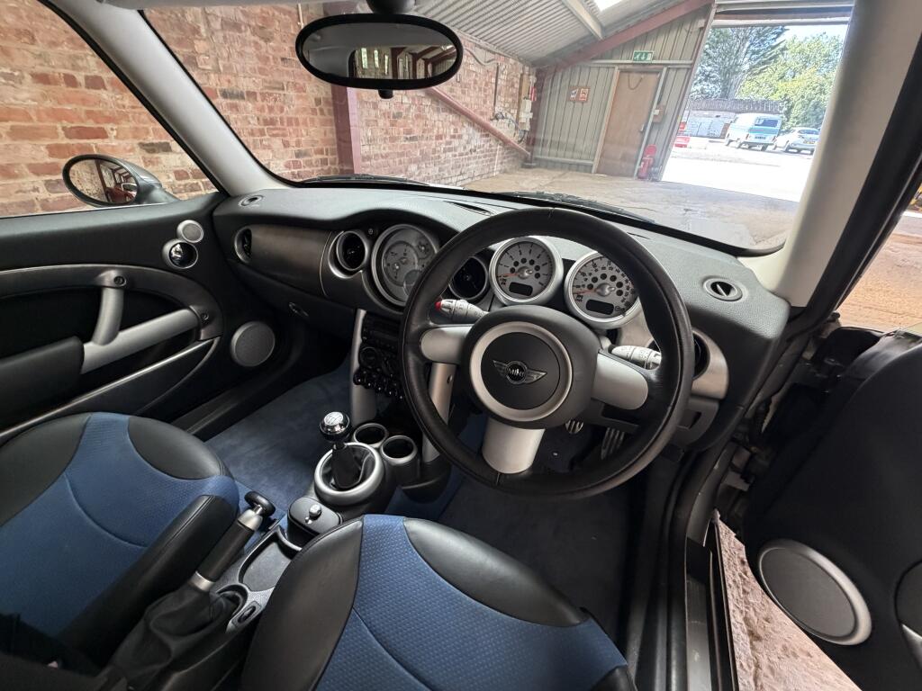 Mini Hatch view 13