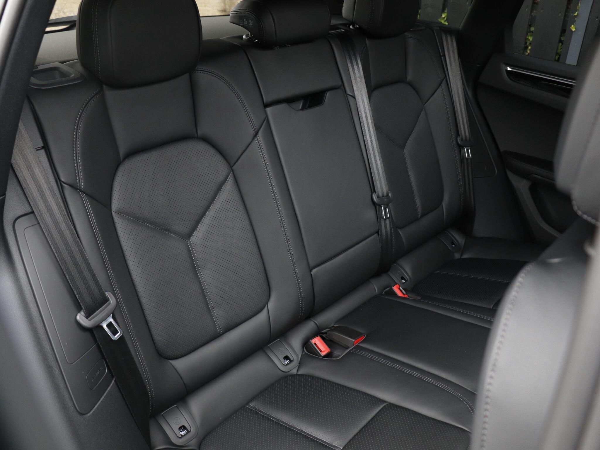 Porsche Macan view 68