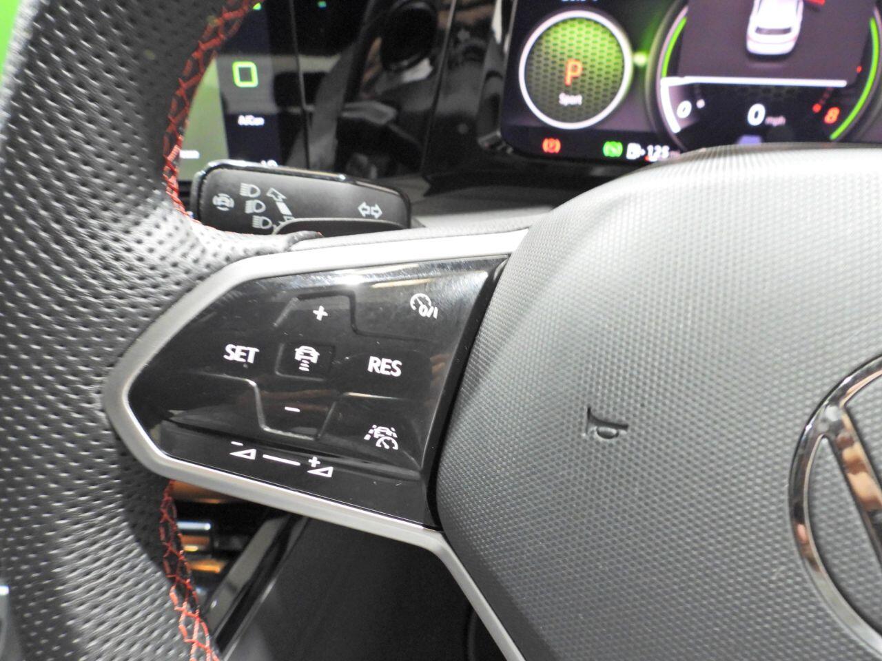 Volkswagen Golf view 26