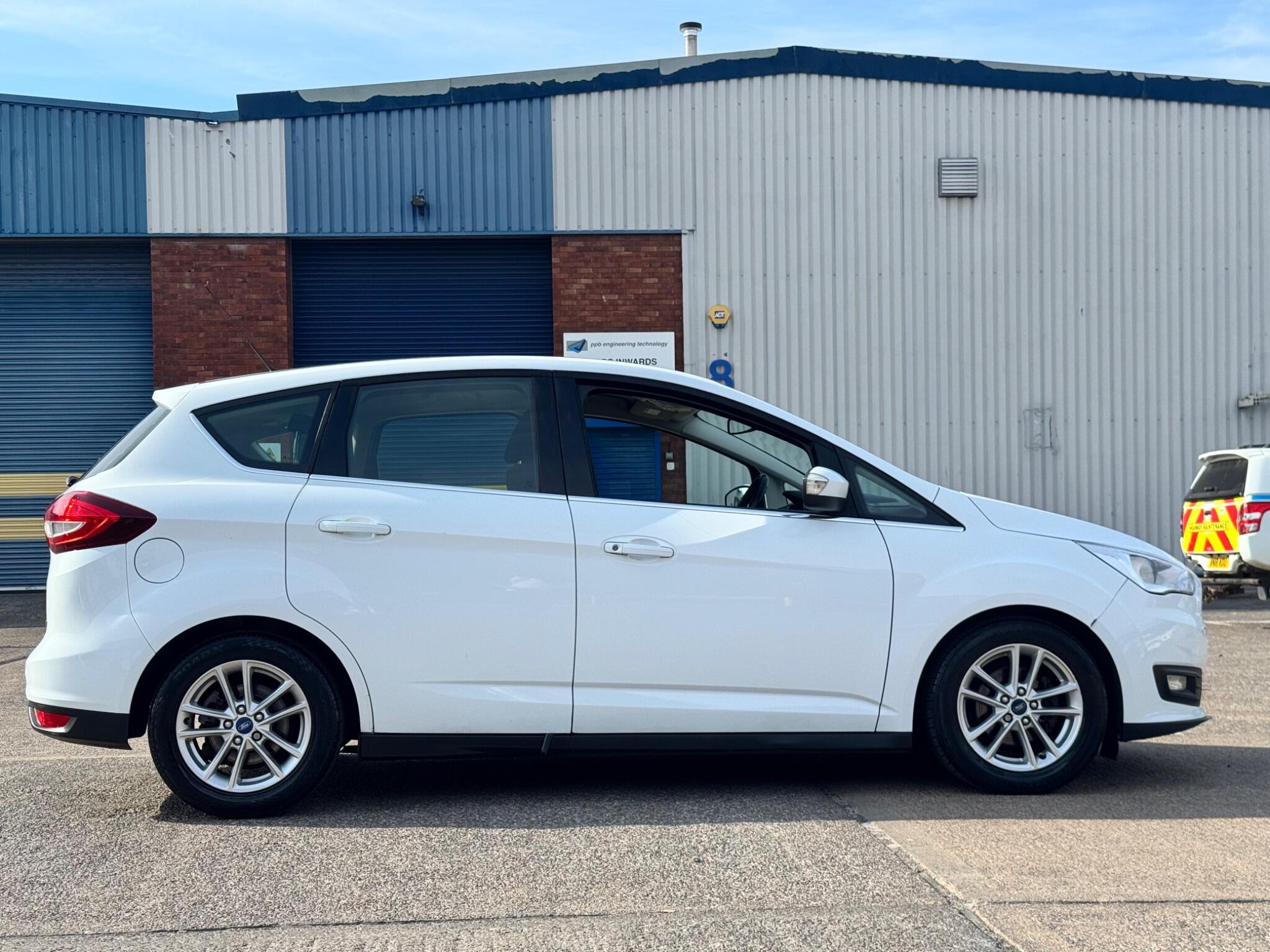 Ford C-Max view 17