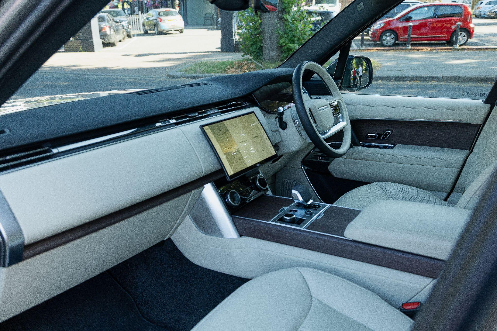 Land Rover Range Rover view 17
