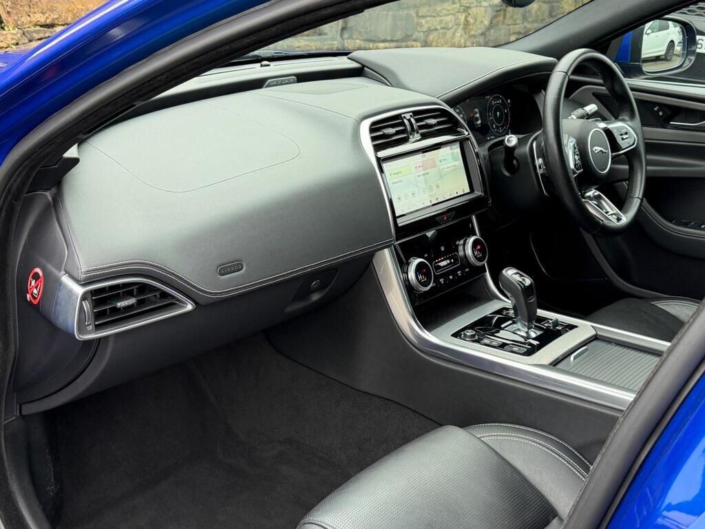 Jaguar XE view 13