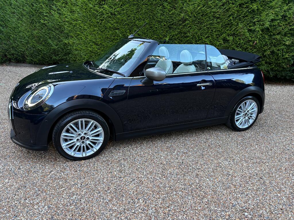 Mini Convertible view 33