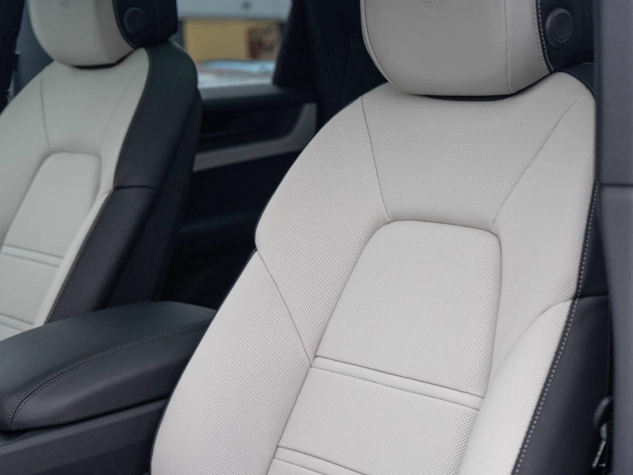 Porsche Cayenne view 34