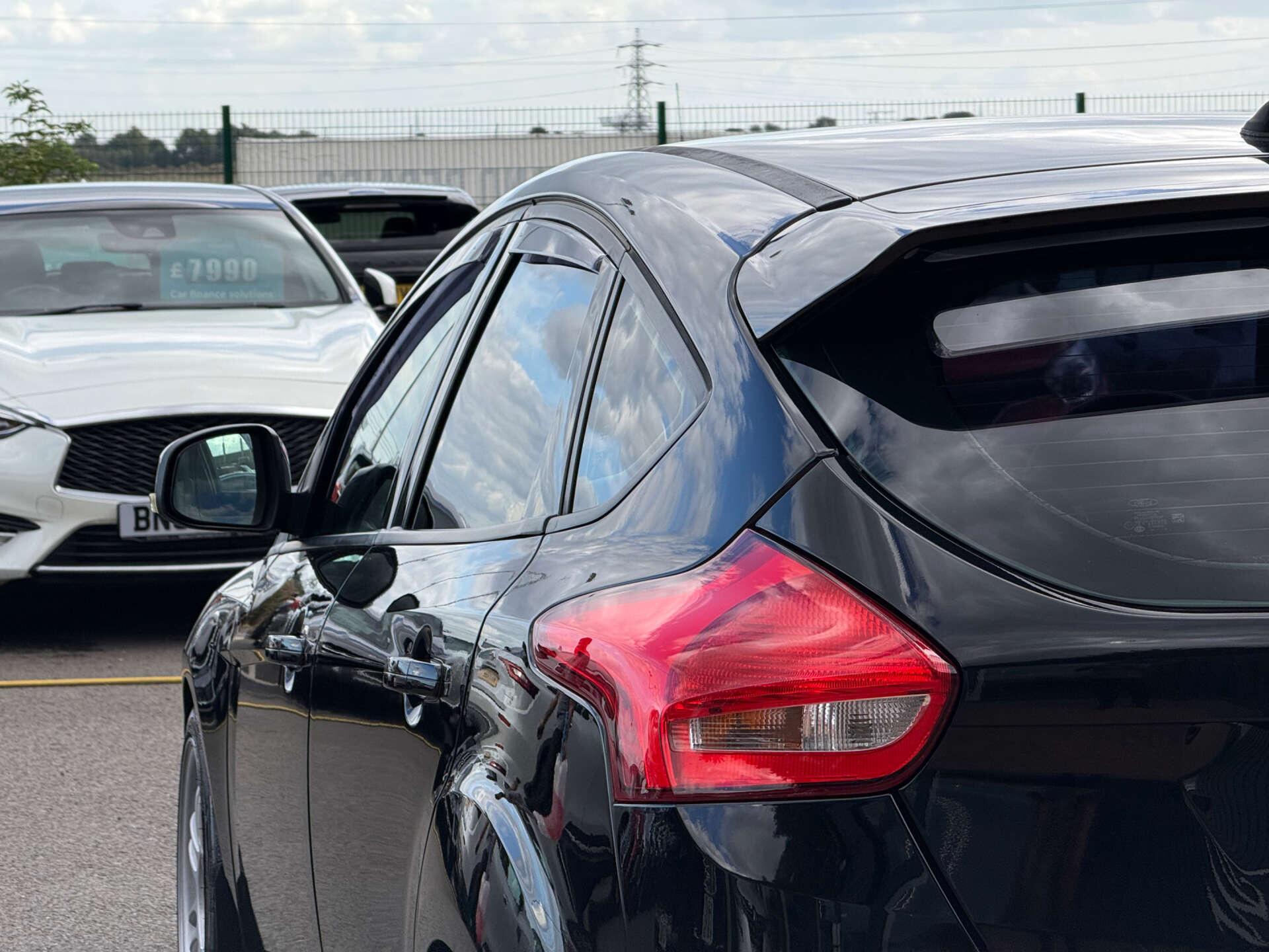 Ford Focus view 23