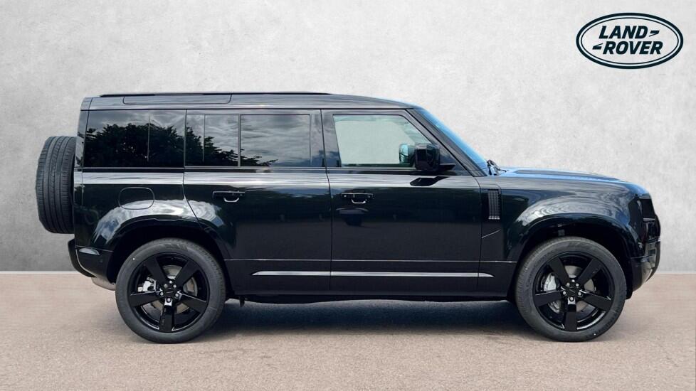Land Rover Defender view 5