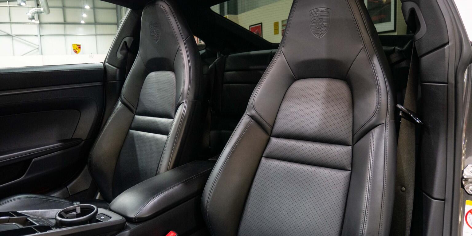 Porsche 911 view 19