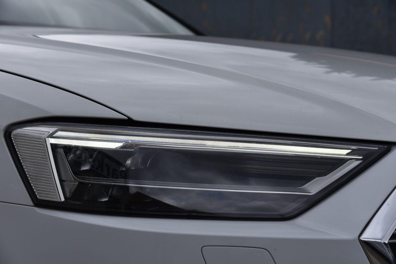 Audi A8 view 12