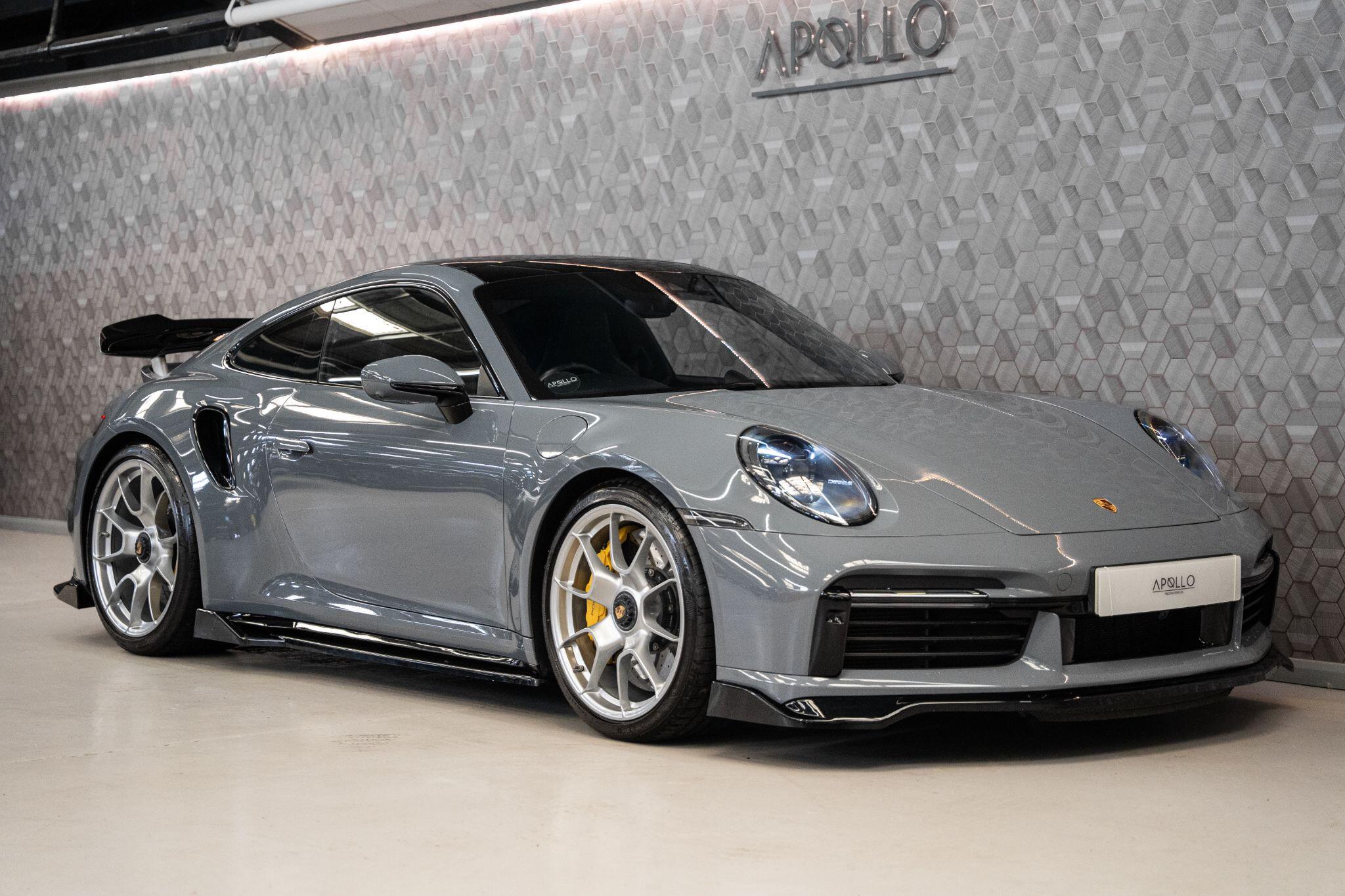 Porsche 911 view 6
