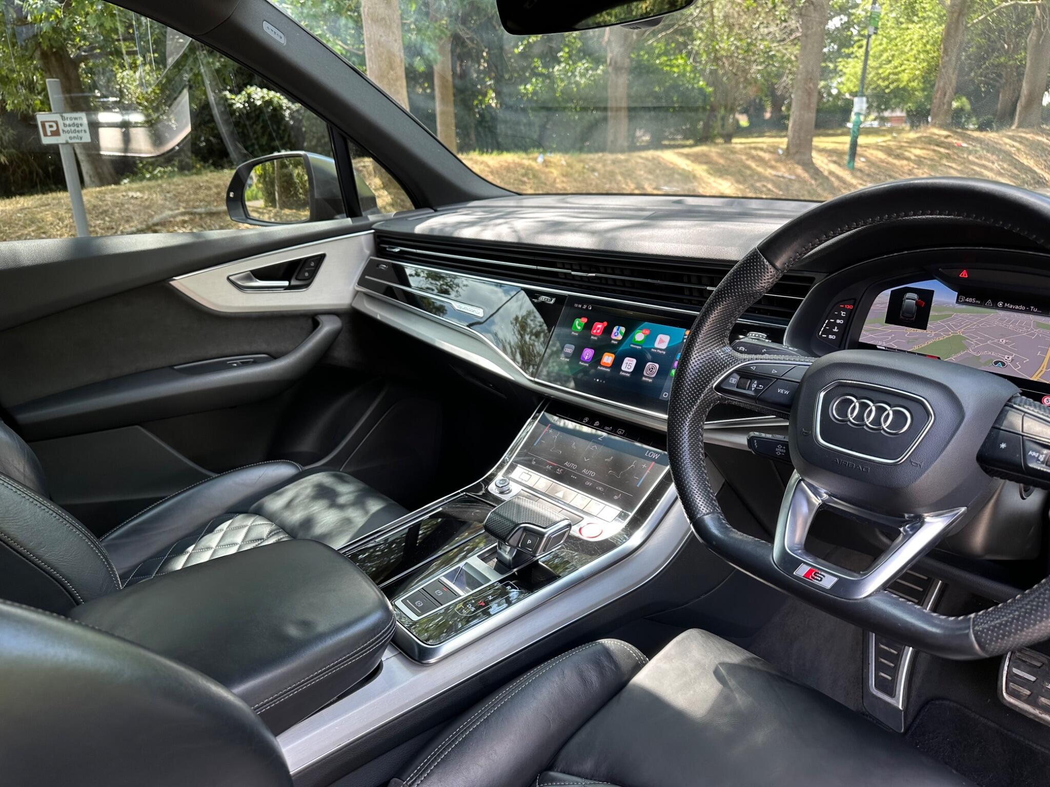 Audi SQ7 view 13